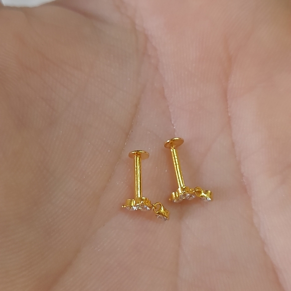 Beautiful new small earrings - Picture 3 of 5